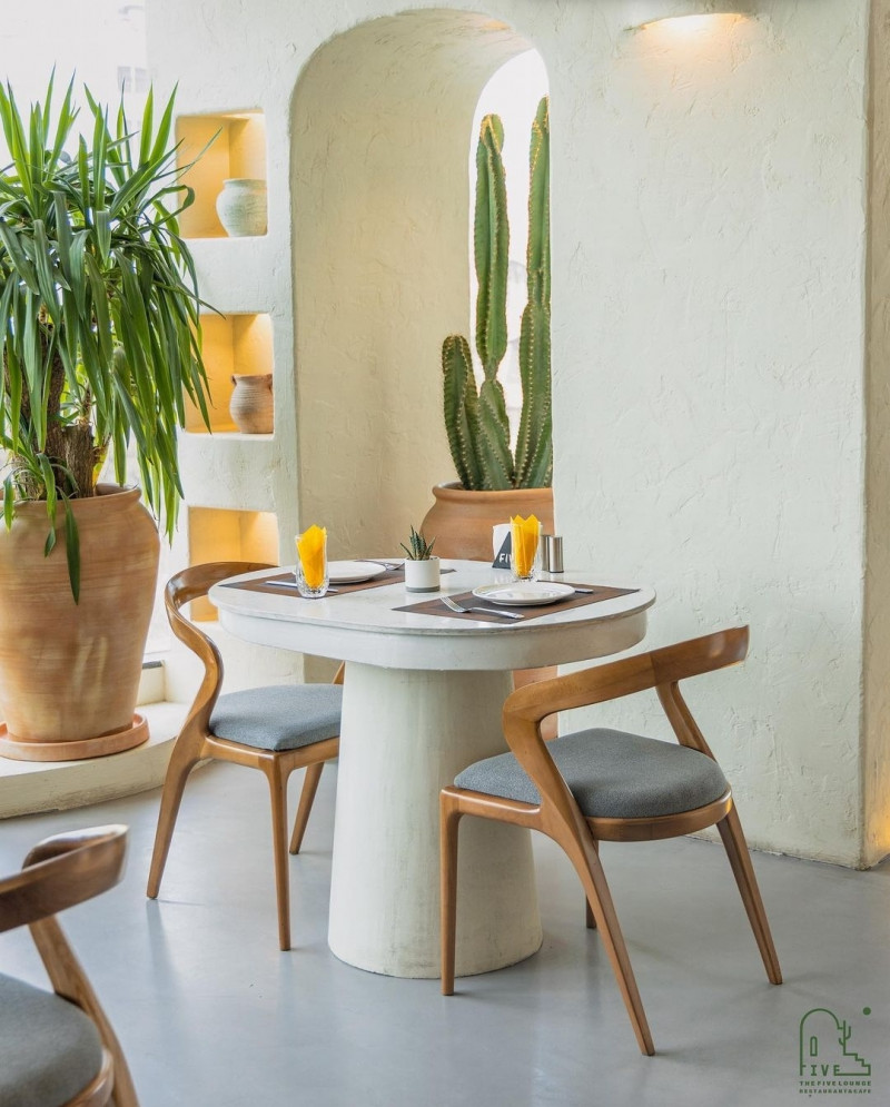 کافه رستوران فایو لانژ برای قسمت بار استخدام میکند