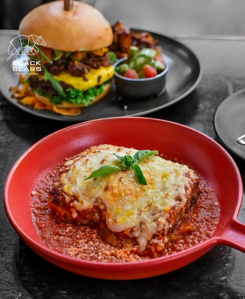 کافه رستوران بلک برز نیروی باریستا و بارتندر استخدام میکند