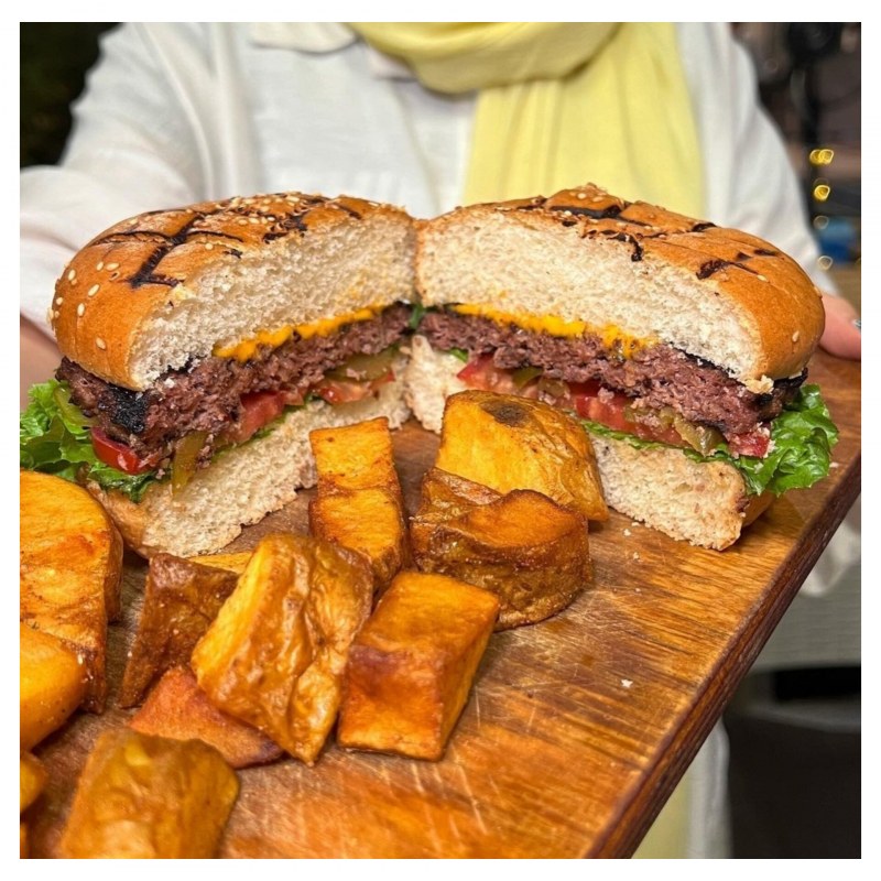 کافه رستوران لوکاس نیروی میزبان استخدام میکند