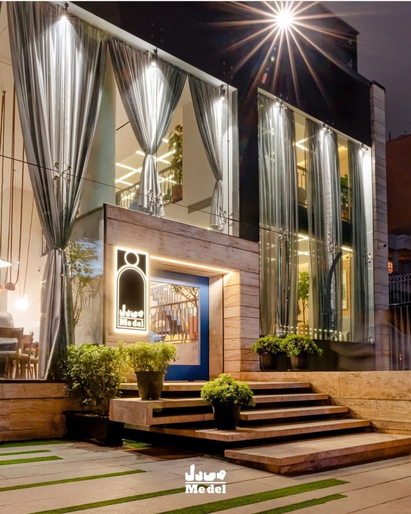 کافه رستوران می دل استخدام میکند