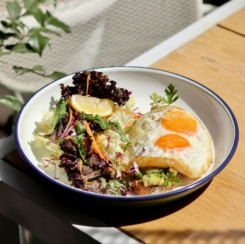 کافه رستوران یارد نیروی میزبان استخدام میکند