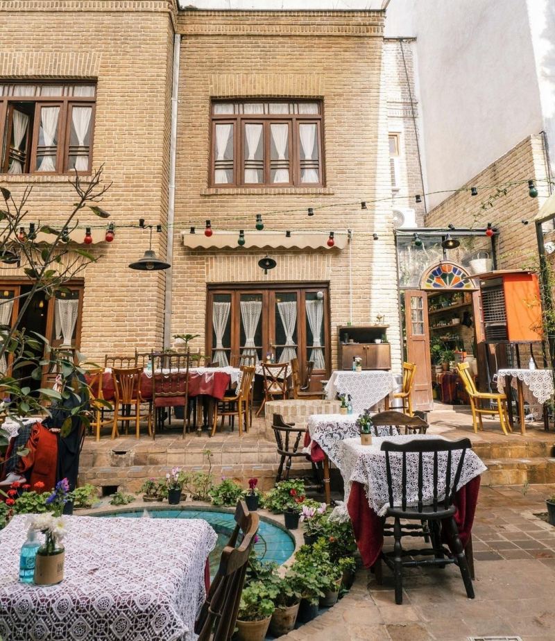 کافه نیکو نیروی سالن استخدام میکند