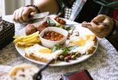 کافه اتفاق نیرو ویتر استخدام میکند
