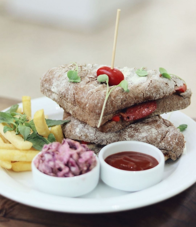 کافه اوژن نیروی باریستا کمک آشپز و ویتر استخدام میکند