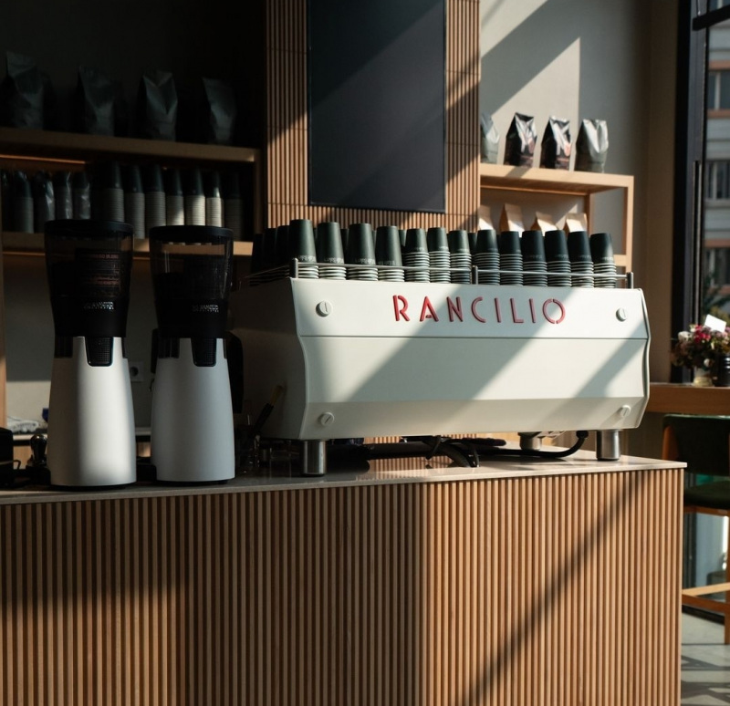 اچ کافه در قسمت آشپزخانه نیرو استخدام میکند