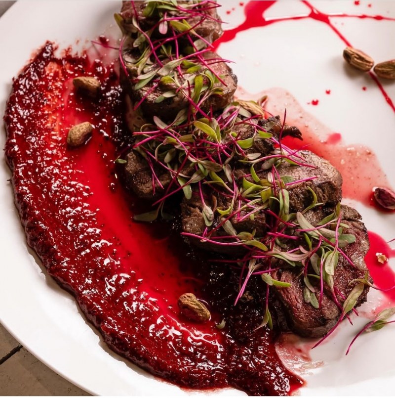 کافه رستوران بن ژی ویتر آقا و خانم استخدام میکند