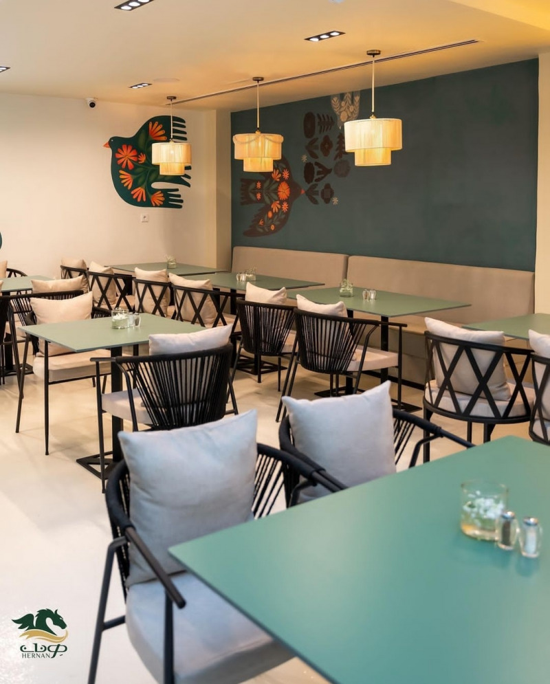 کافه رستوران هرنان برای قسمت آشپزخانه نیرو استخدام میکند