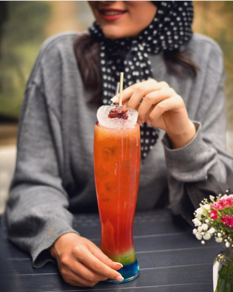 کافه رستوران فلورانس شیرینی پز استخدام میکند