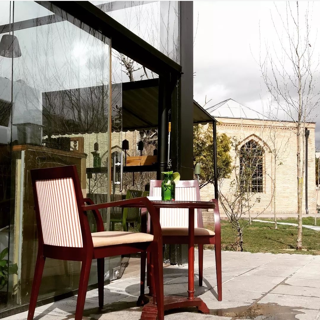 کافه معمار برای بخش بار و نیروی میزبان استخدام می کند