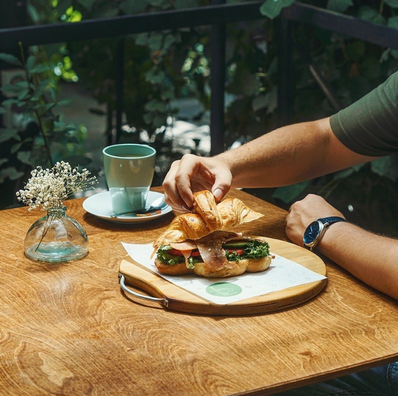 کافه گالری هاگ برای بخش صبحانه استخدام میکند