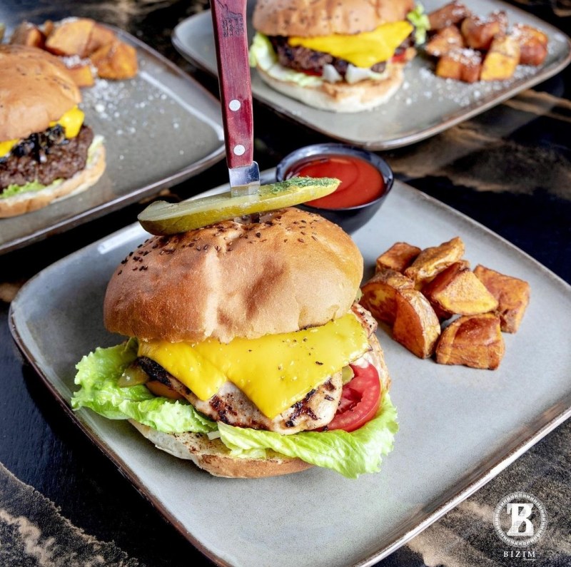 استخدام در کافه رستوران بیزیم لانژ در سکشن های زیر