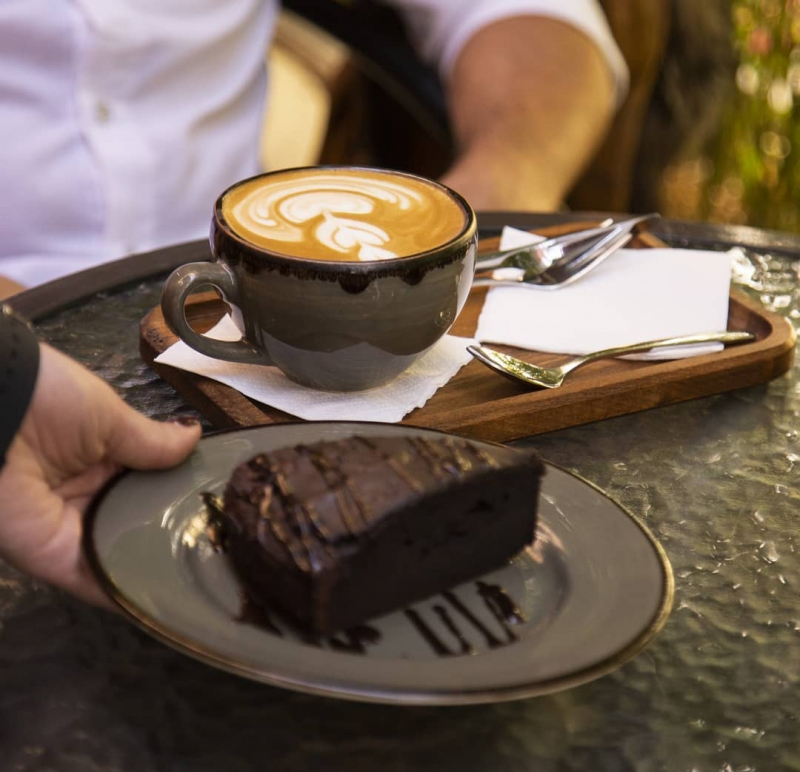 موزه سنگ آمیتیس برای قسمت کافه نیرو استخدام میکند