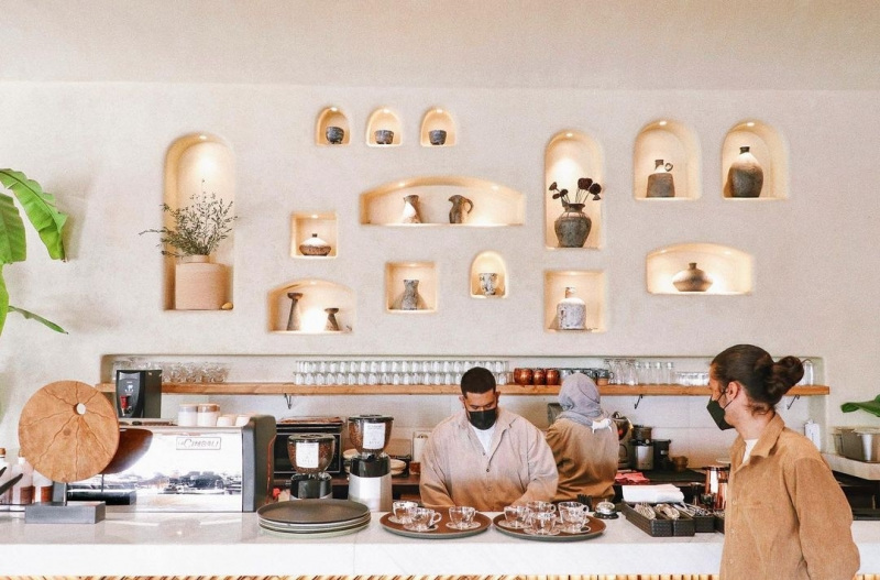 استخدام در کافه آولی برای قسمت سالن