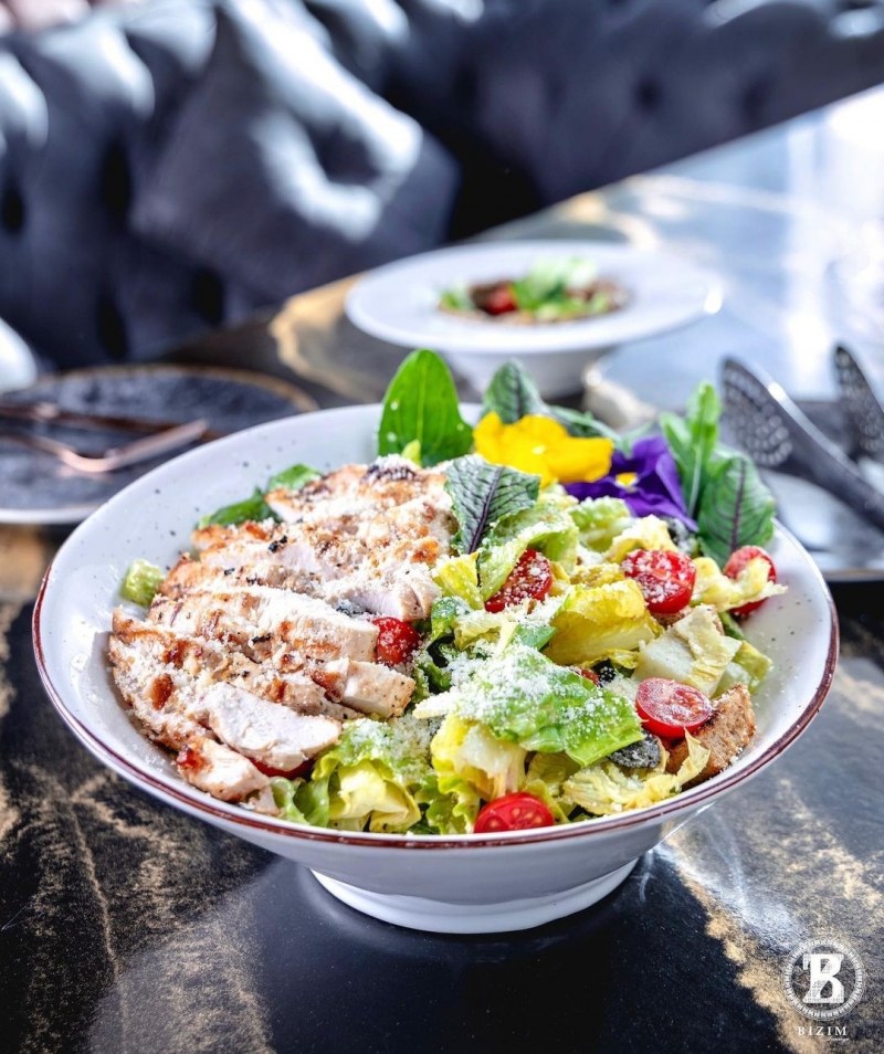 استخدام در کافه رستوران بیزیم لانژ در سکشن های زیر