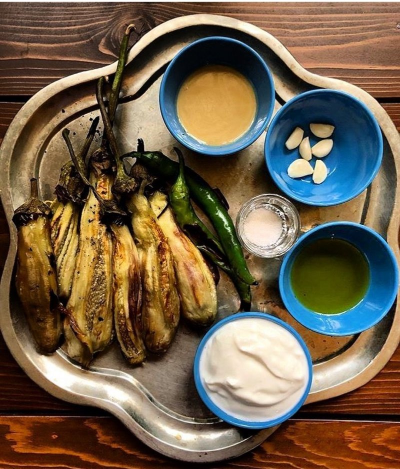 کار در کافه دژن بریا قسمت بار و سالن