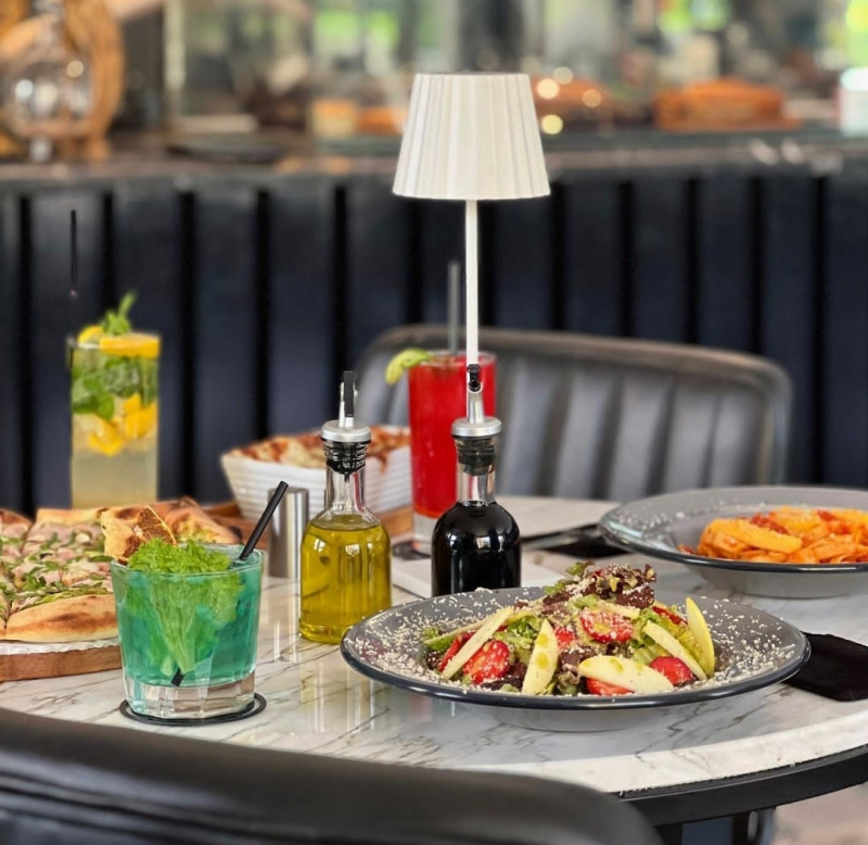 کافه رستوران بیتر سوییت برای قسمت آشپزخانه نیرو استخدام میکند