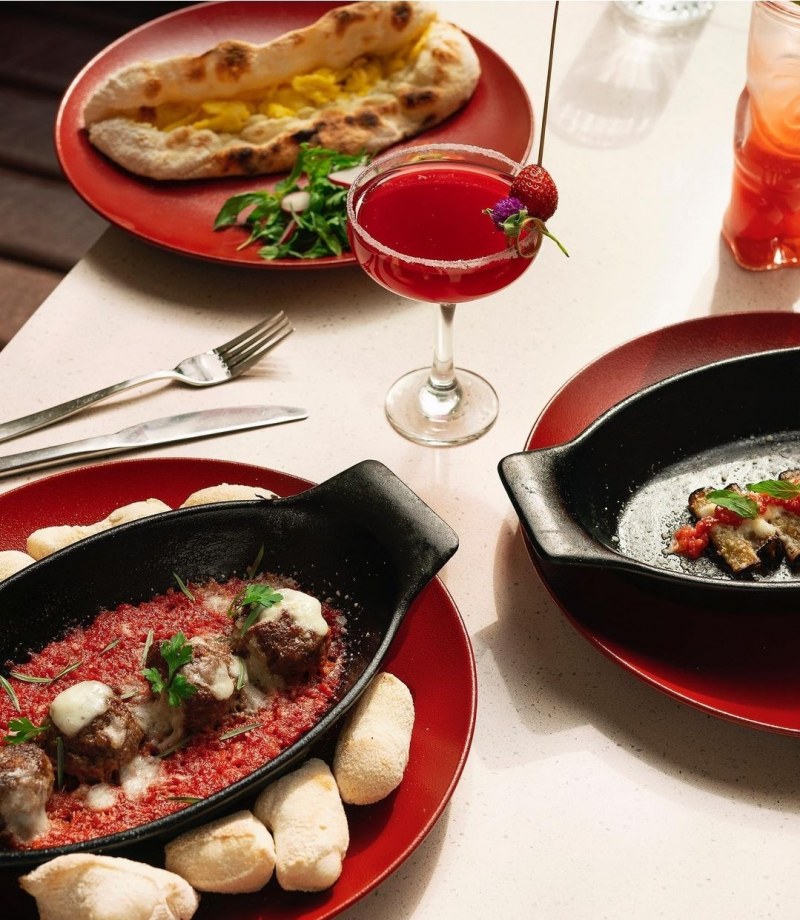 کافه رستوران رانشه برای قسمت بار و سالن نیرو استخدام میکند