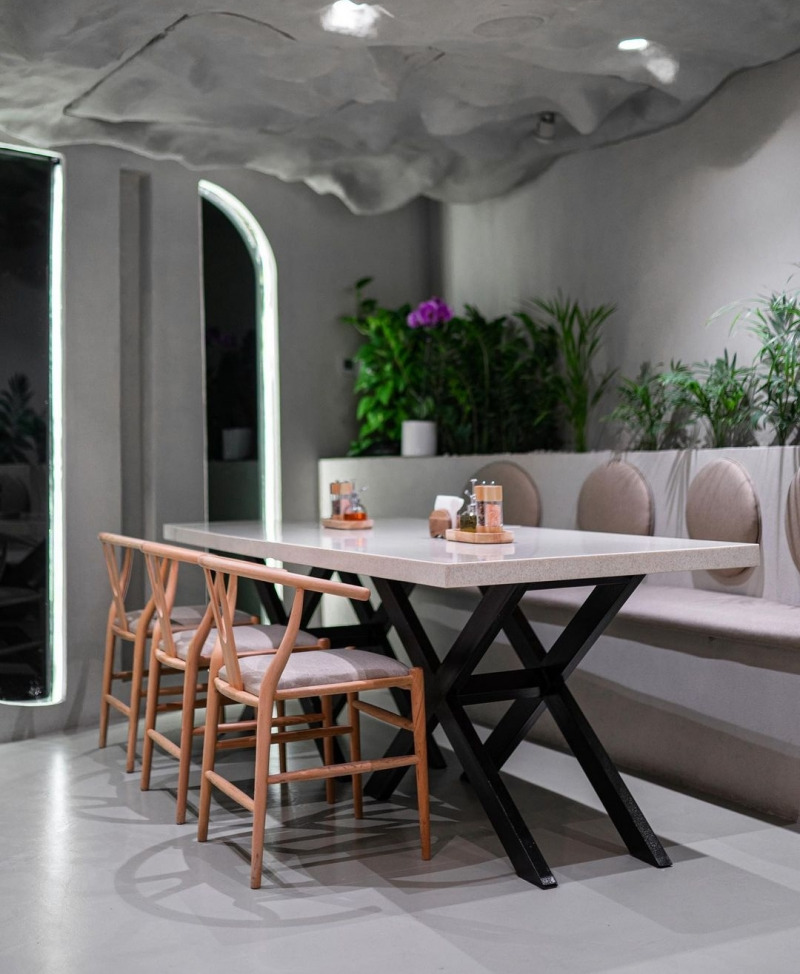 استخدام رستوران ریان نیروی کمک آشپز ویتر وسرآشپز