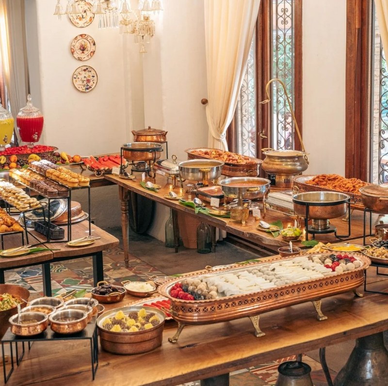 استخدام باریستا و ویتر در خانه ویلایی مس توران