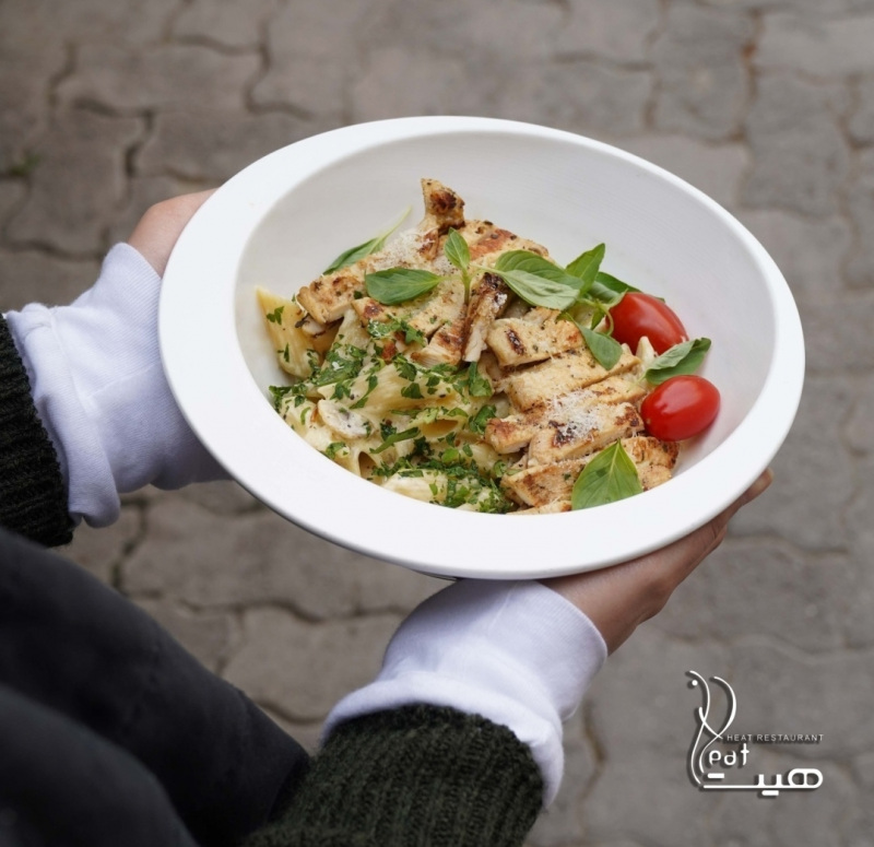 کافه رستوران هیت نیروی سالن کار استخدام میکند