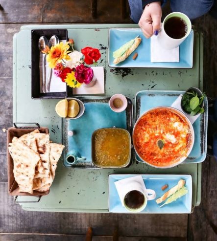 کار در کافه رومی شریعتی برای قسمت سالن