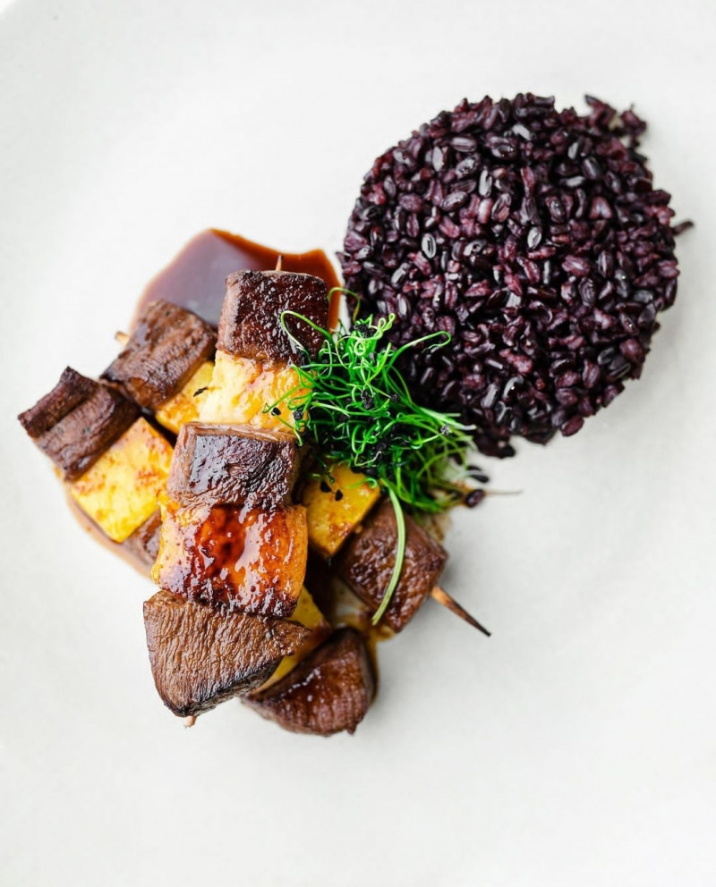 رستوران ریان نیروی پیتزا پز و ویتر استخدام میکند