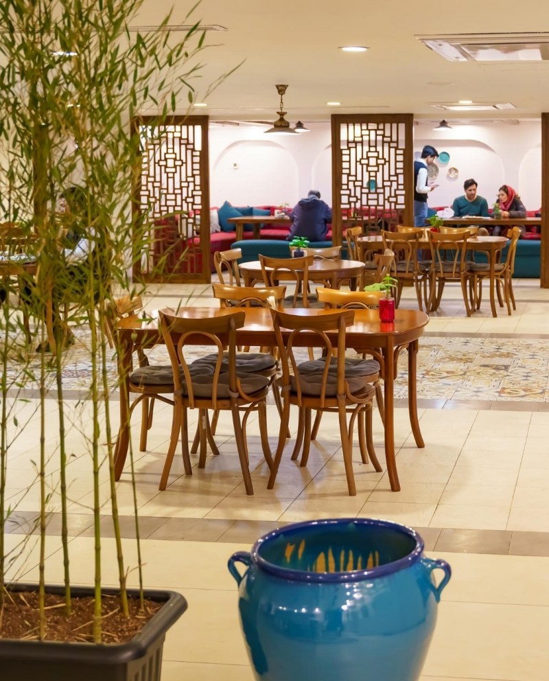 کافه رستوران ماهان نیرو برای قسمت بار استخدام میکند