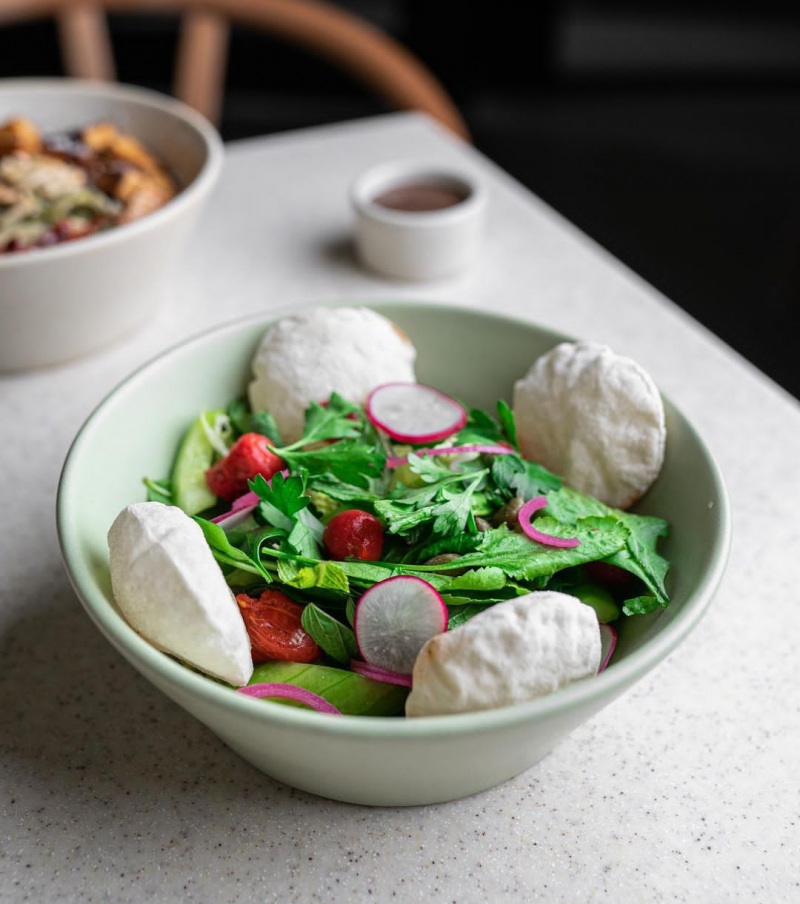 رستوران ریان نیروی پیتزا پز و ویتر استخدام میکند