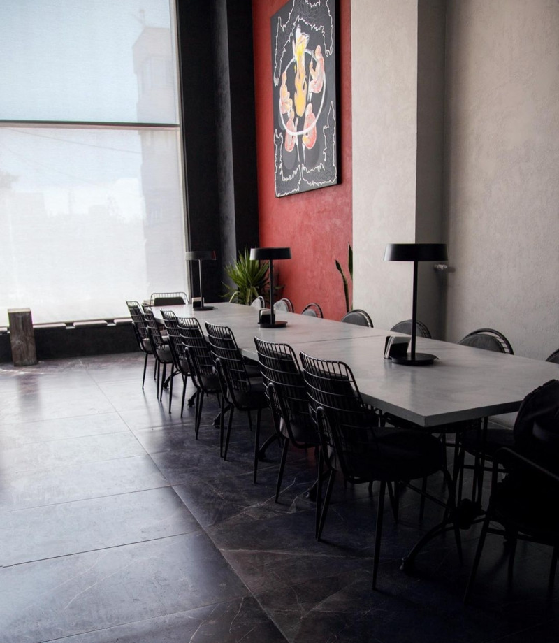 کافه ناولا برای قسمت سالن و آشپزخانه نیرو استخدام میکند