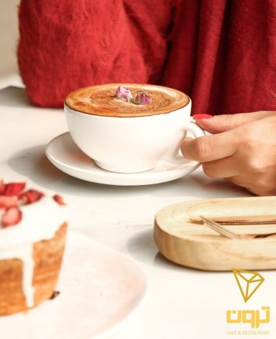 کافه رستوران ترون نیروی برای قسمت بار و سالن استخدام میکند
