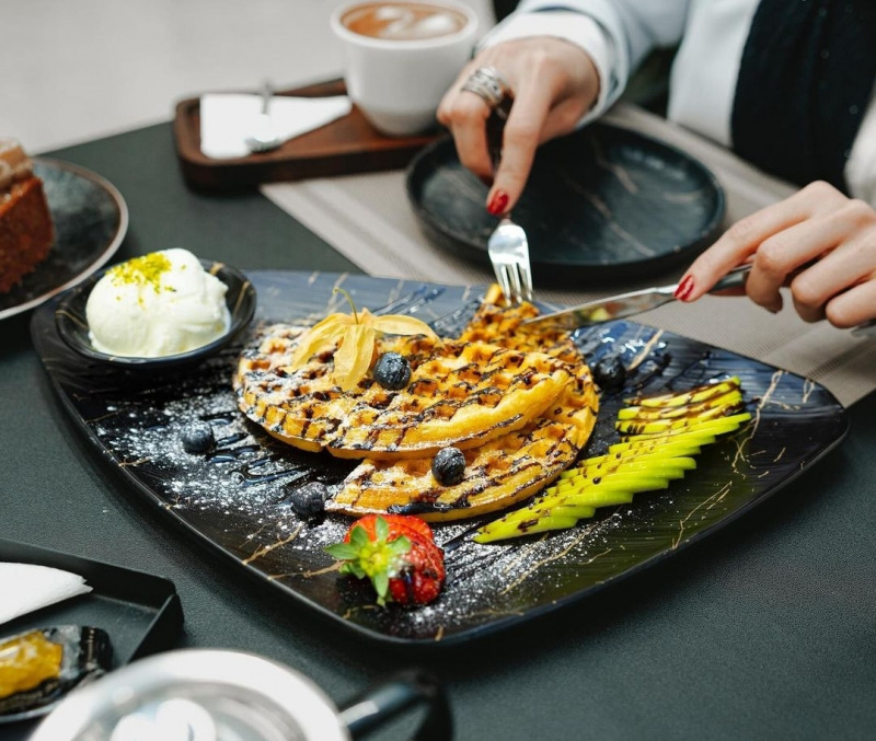 رستوران هیلان نیروی کمک آشپز ، سوشف ، سالنکار و خدمات استخدام میکند