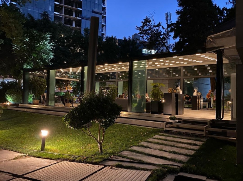 استخدام در کافه گالری آریانا