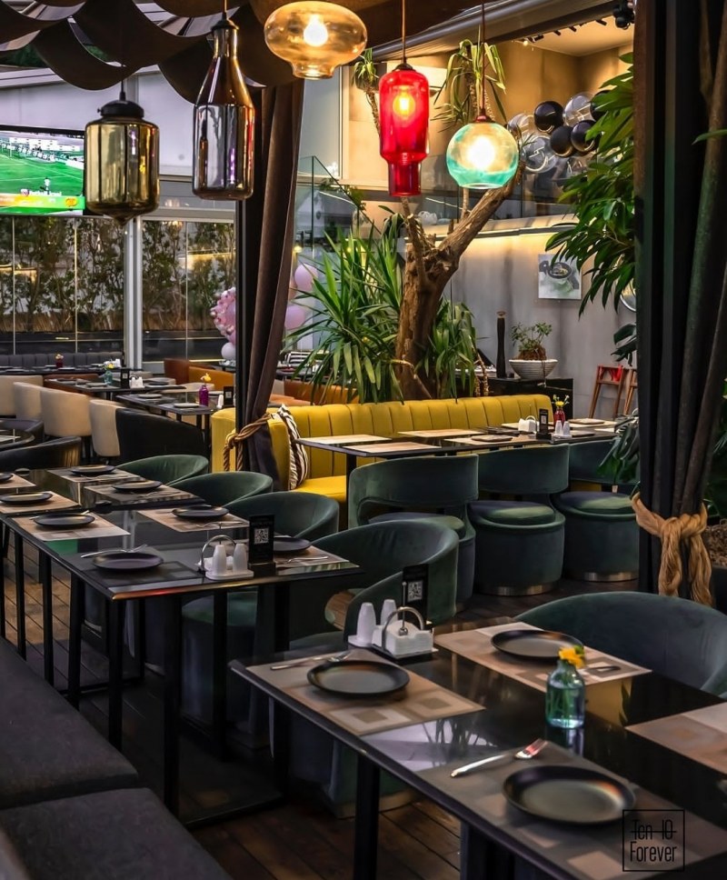 رستوران تن فور اور برای بخش سالن نیرو استخدام میکند