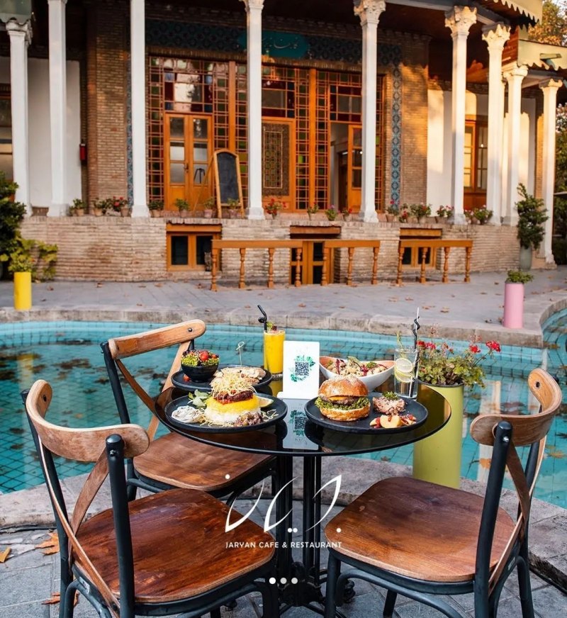 کافه رستوران جریان برای قسمت آشپزخانه نیرو استخدام میکند