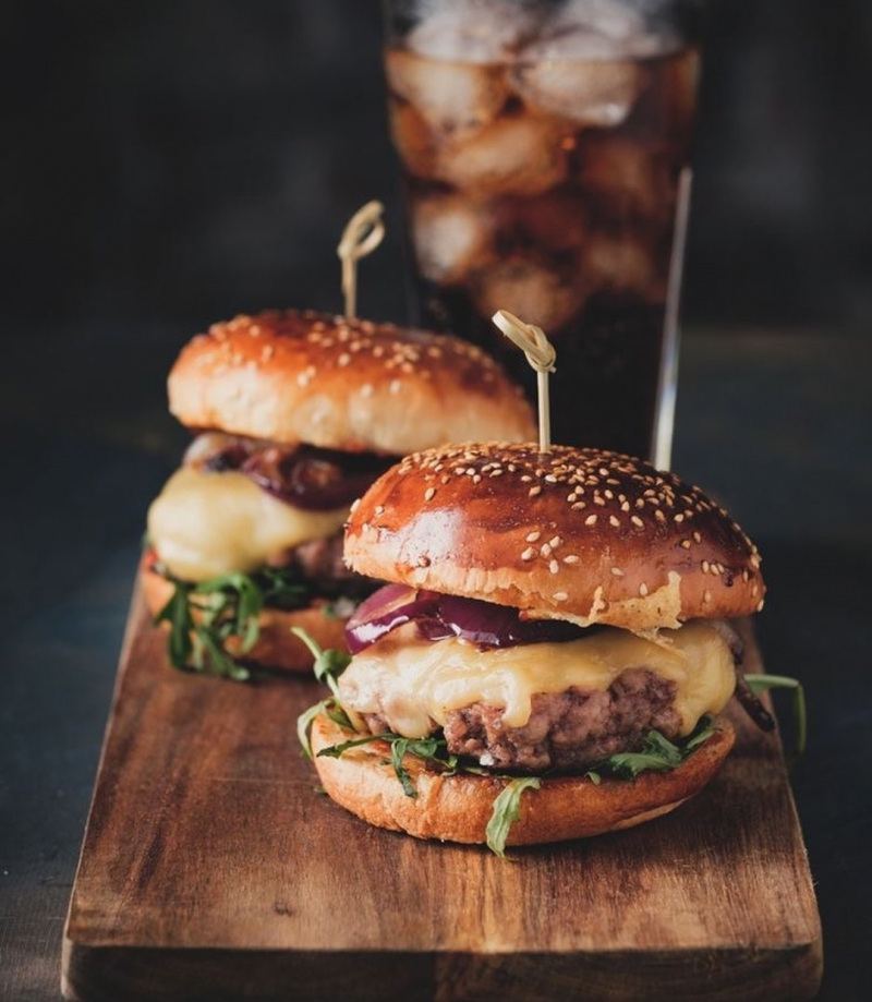 کافه رستوران پنتون باریستا استخدام میکند