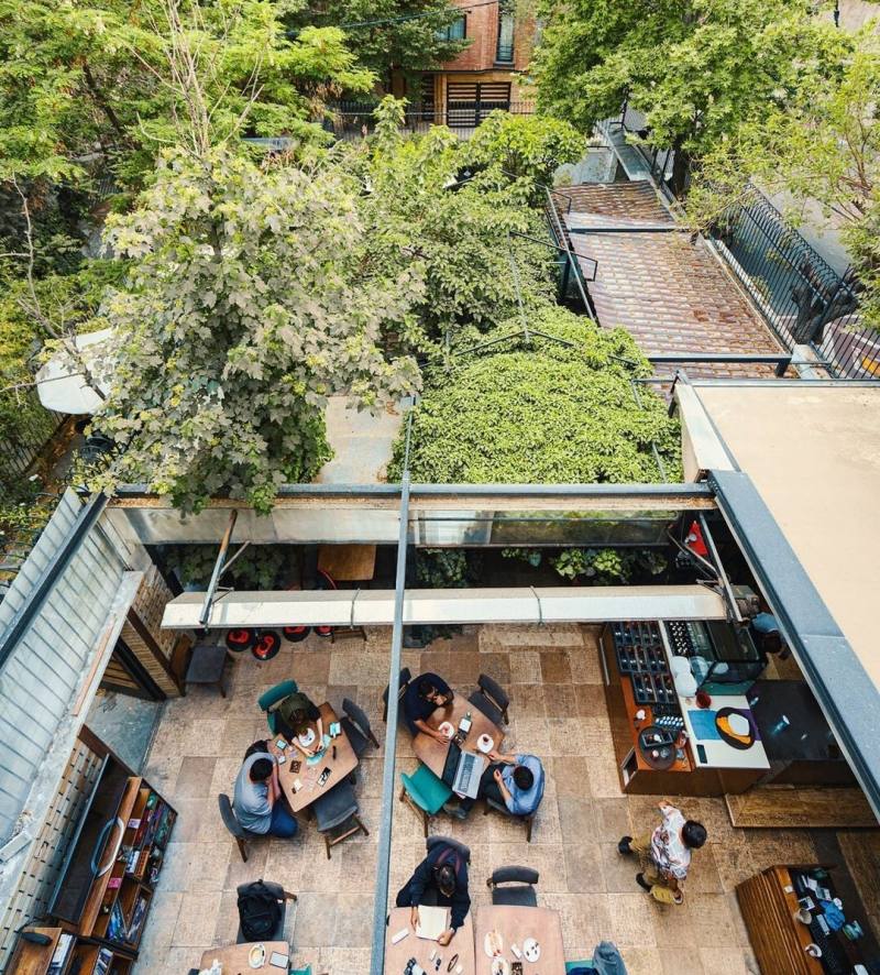 استخدام ویتر در کافه گالری هاگ نیاوران