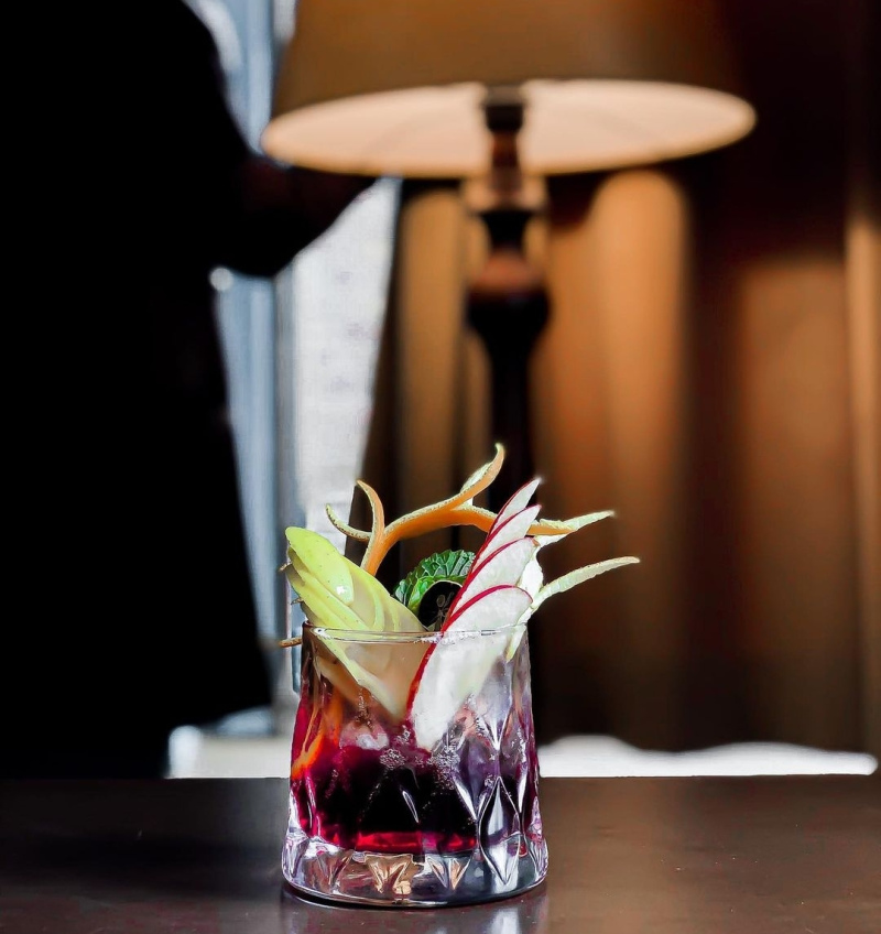 استخدام سالنکار در کافه بناک طالقانی