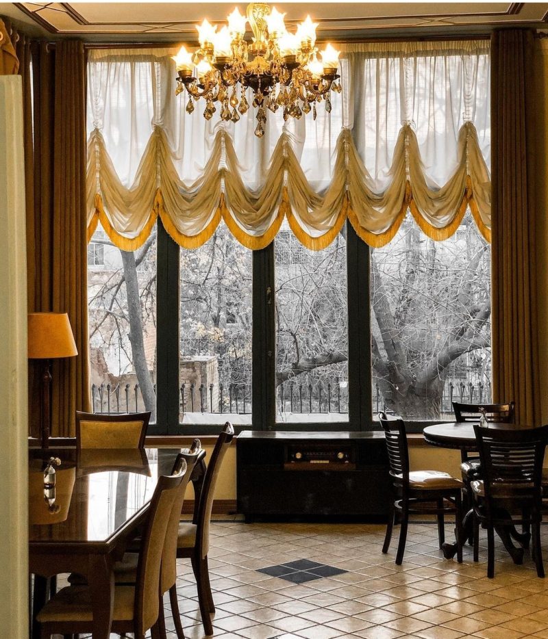 استخدام سالنکار در کافه بناک طالقانی