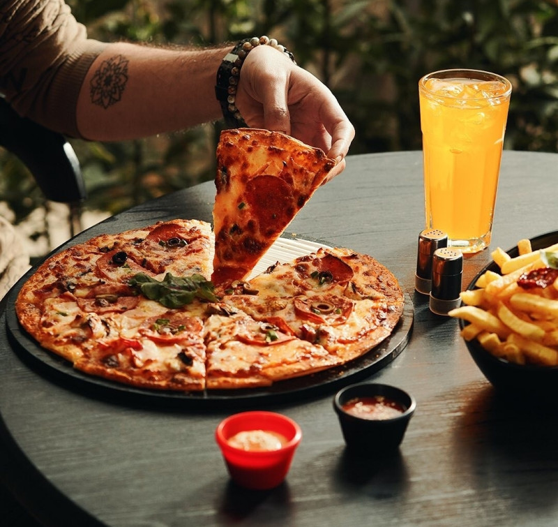 استخدام ویتر در کافه گالری هاگ نیاوران