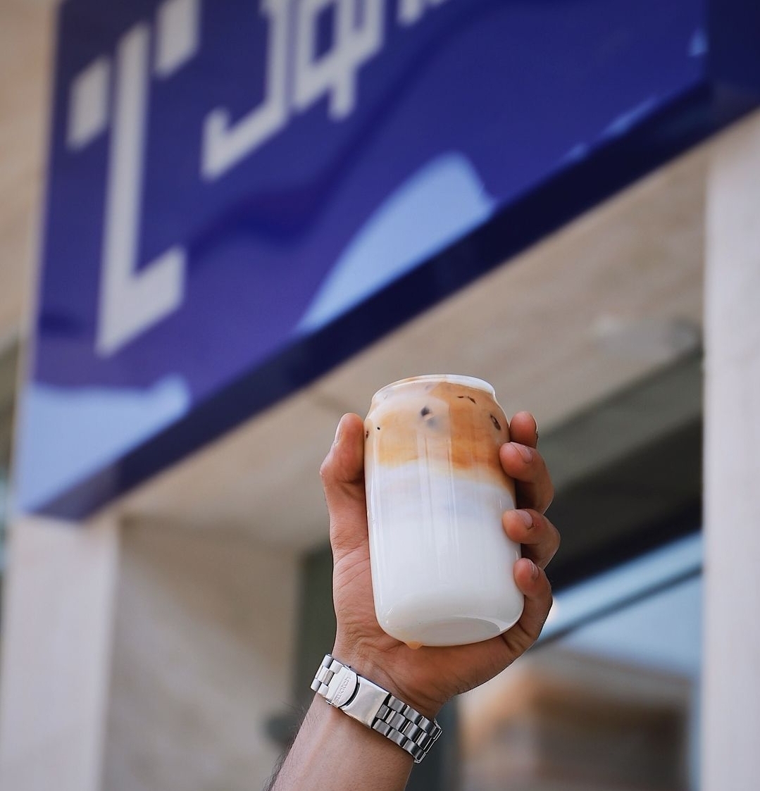 آگهی استخدام سالنکار در کافه لوک