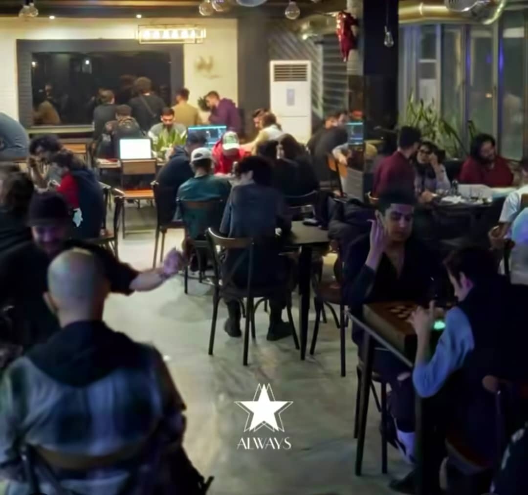 آگهی استخدام آشپز در کافه رستوران شبانه‌روزی همیشه