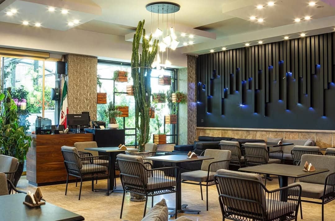 آگهی استخدام نیروی سالن در رستوران سورا