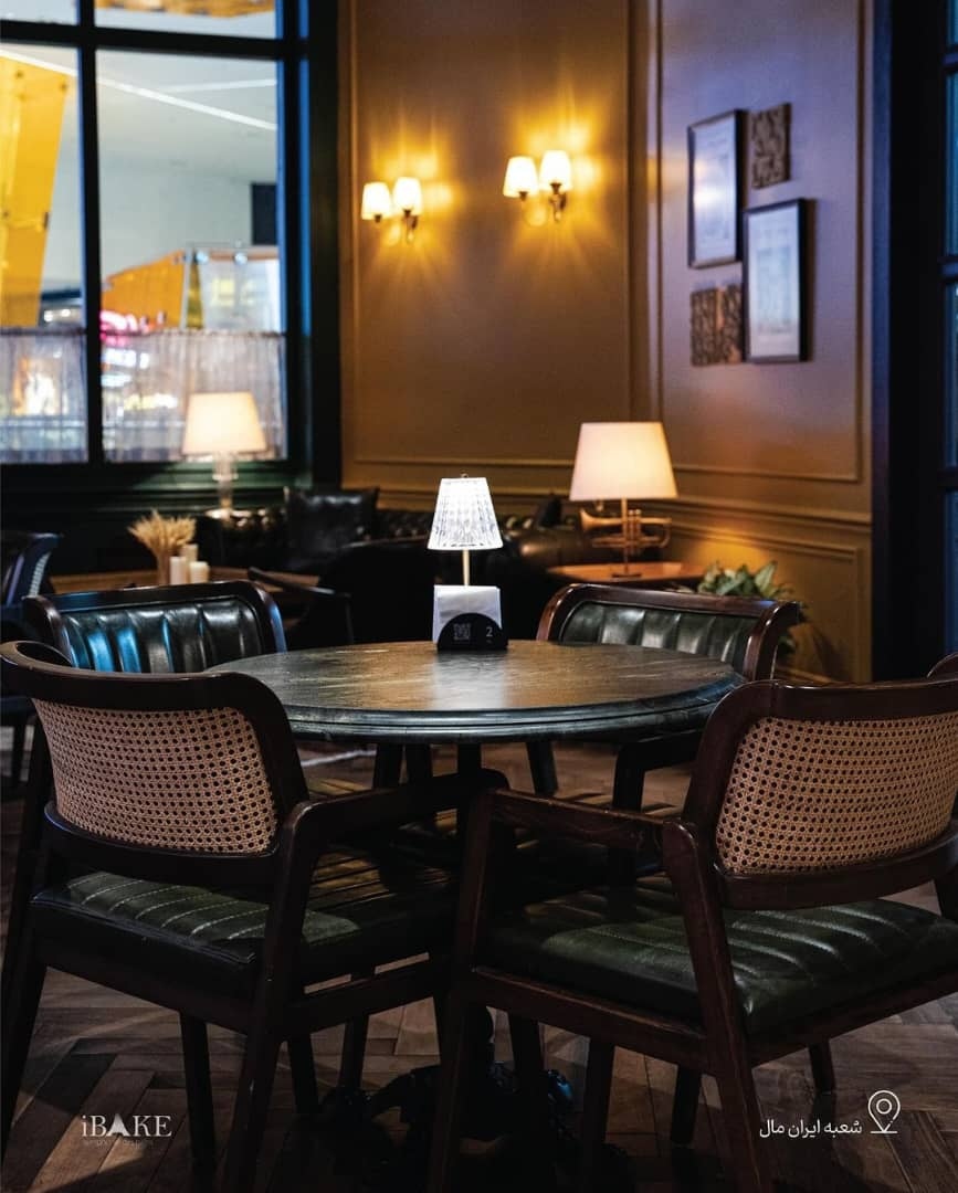 آگهی استخدام ویتر در کافه بیکری آی بیک