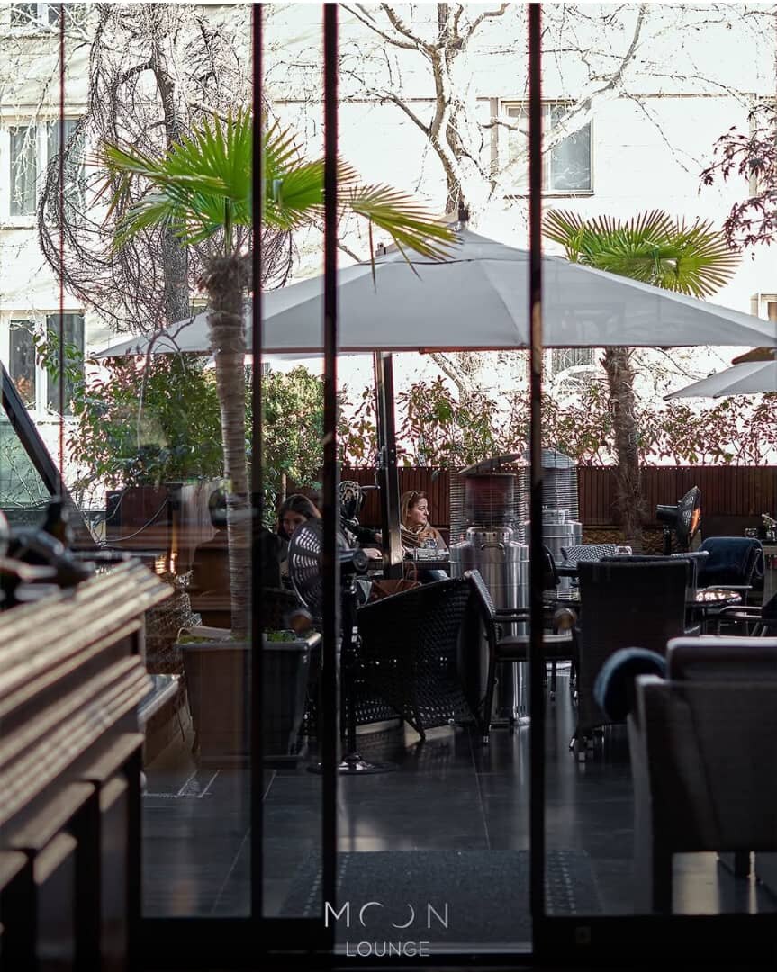 آگهی استخدام نیروی سالن در مون لانژ