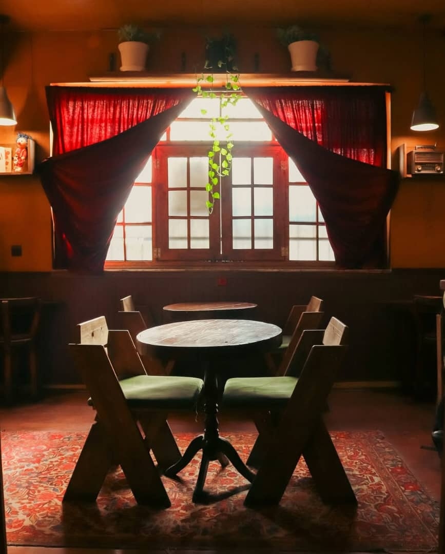 آگهی استخدام سالن‌کار در کافه اتاق