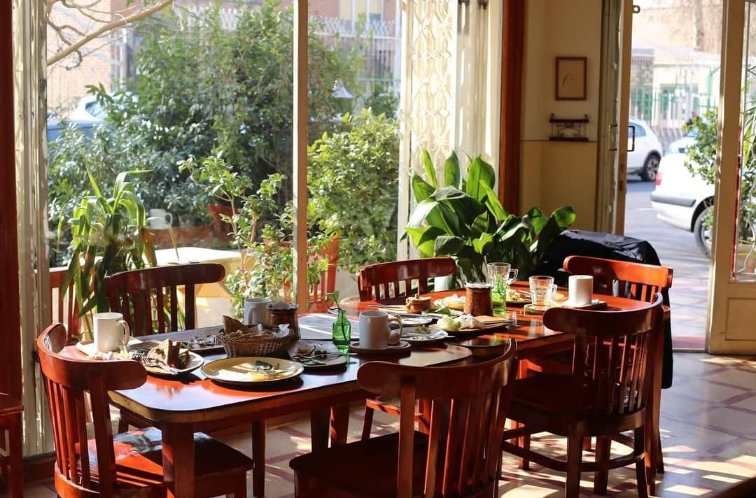 آگهی استخدام سالن و بار در کافه امجدیه