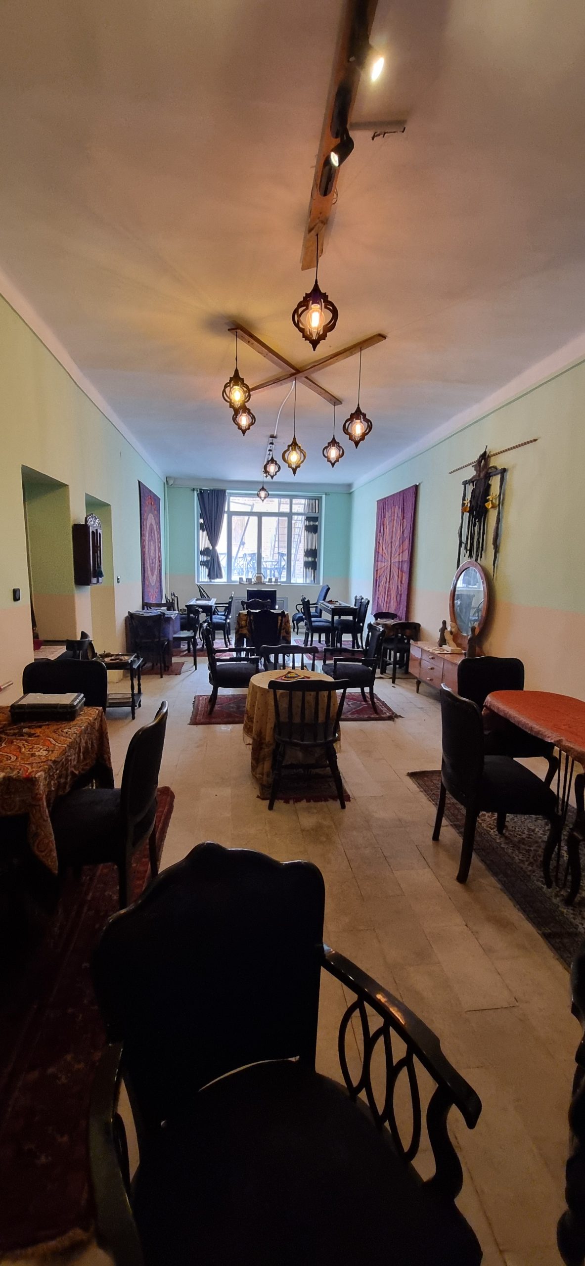 آگهی استخدام نیروی خانم سالن و صندوقدار کاربلد.