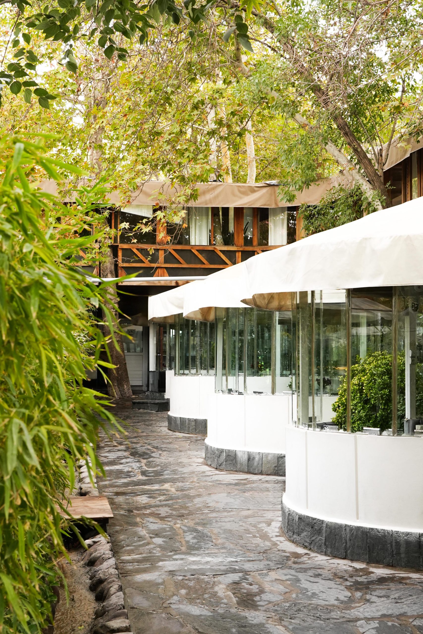 آگهی استخدام باریستا ، کمک باریستا و کمک آشپز فرنگی