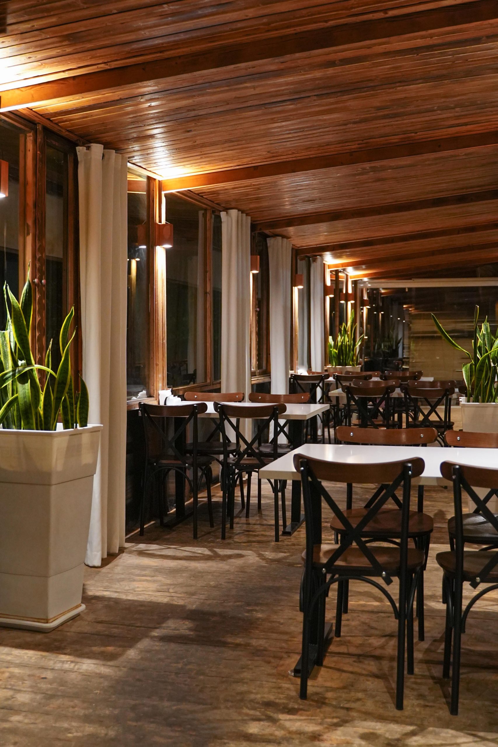 آگهی استخدام باریستا ، کمک باریستا و کمک آشپز فرنگی