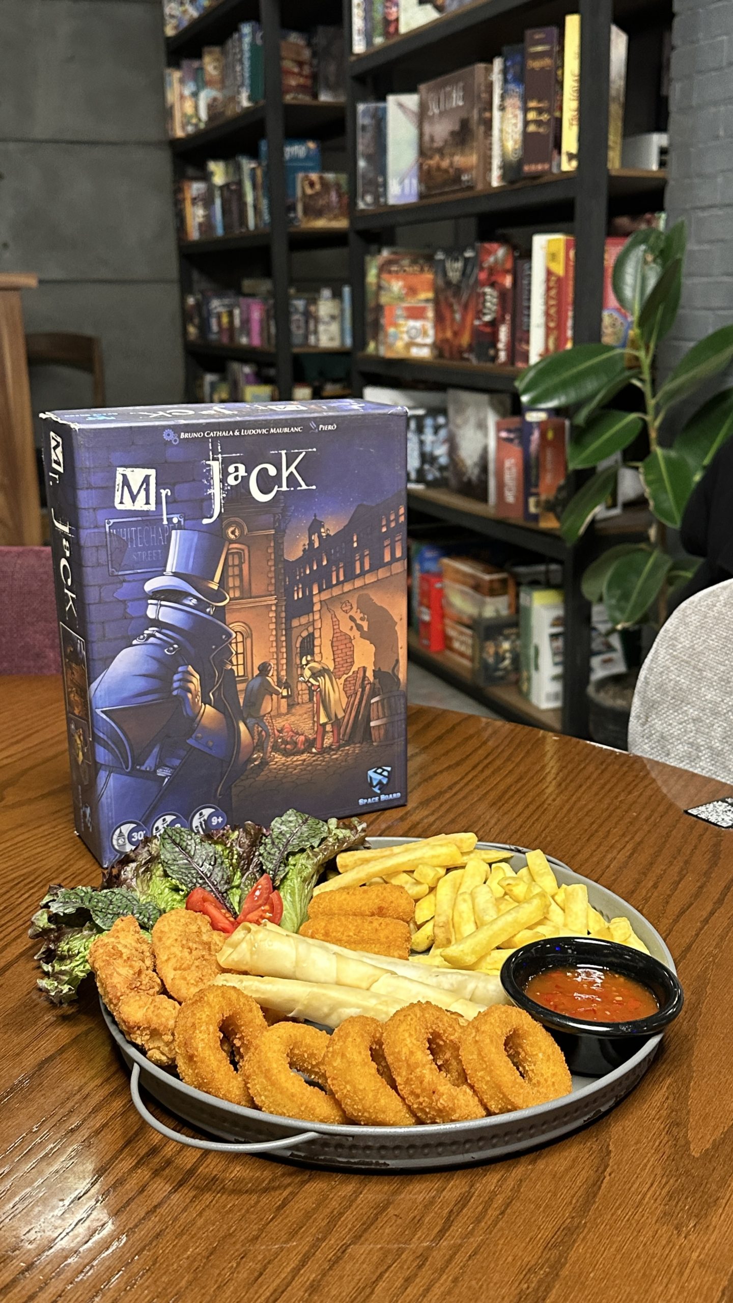 آگهی استخدام ویترس سالن کار پروموتر بازی